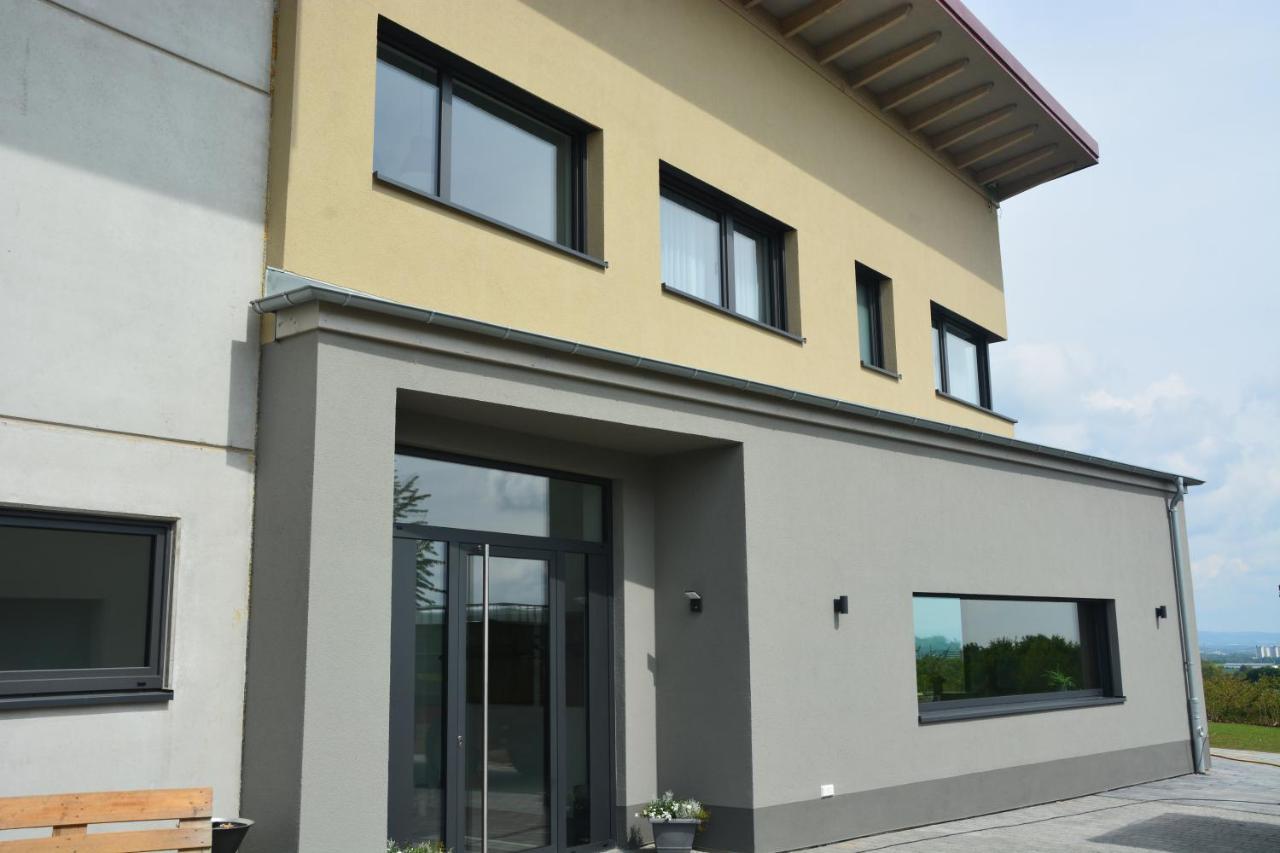 Weingut Bugner Meizelhof Klein-Winternheim Exterior foto